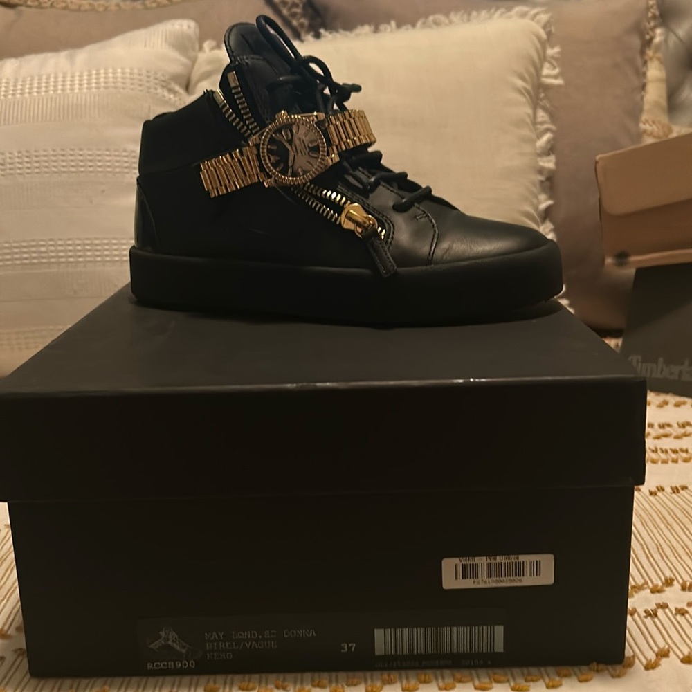 Woman shoes